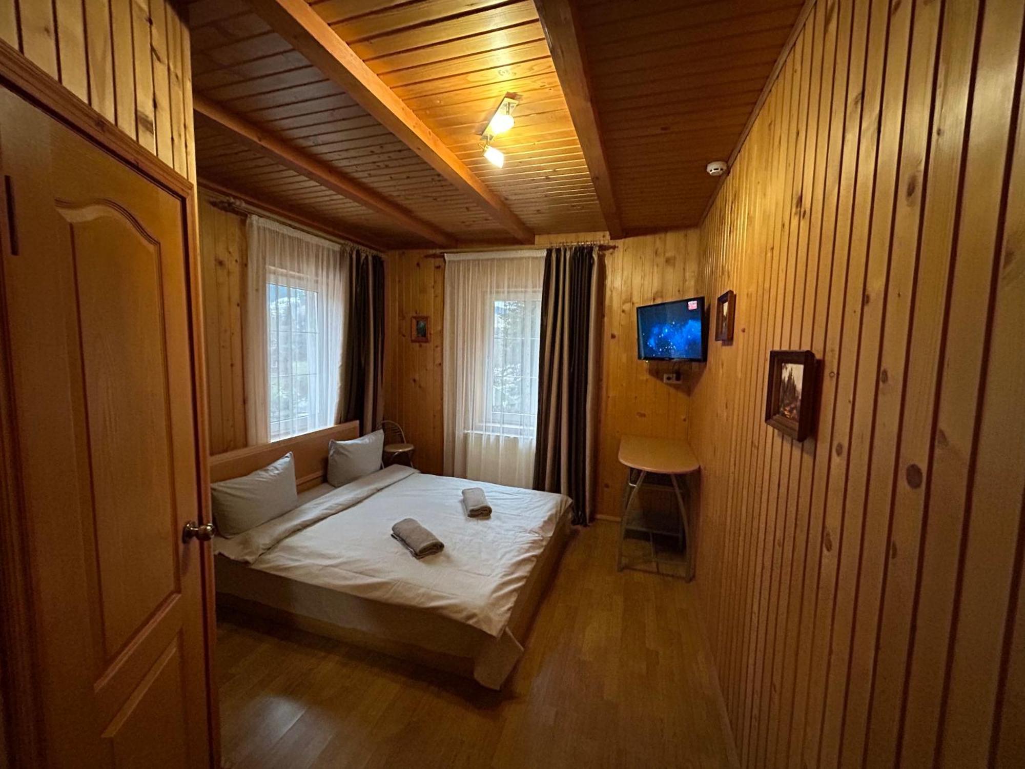 Любе Hotel Yablunytsya Exterior photo
